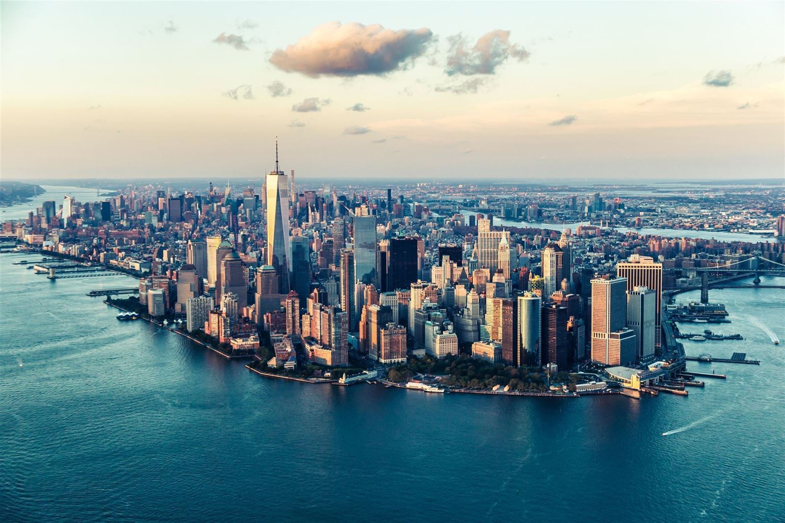 Blick auf Manhattan mit dem One World Trade Center